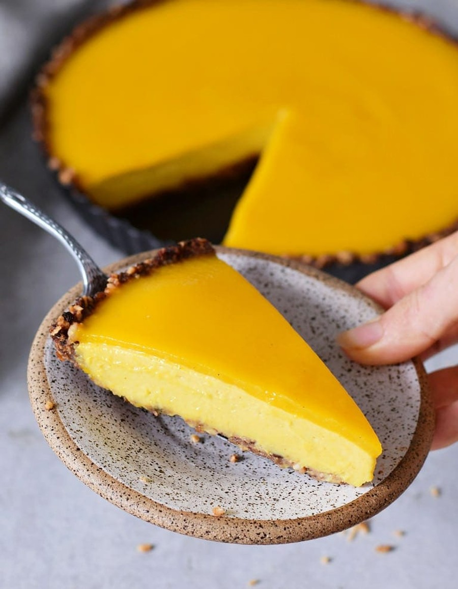a homemade (vegan) mango & lime pie
