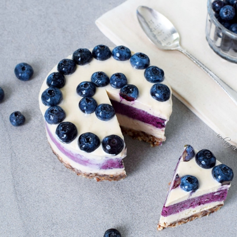 almost raw blueberry vegan cheesecake