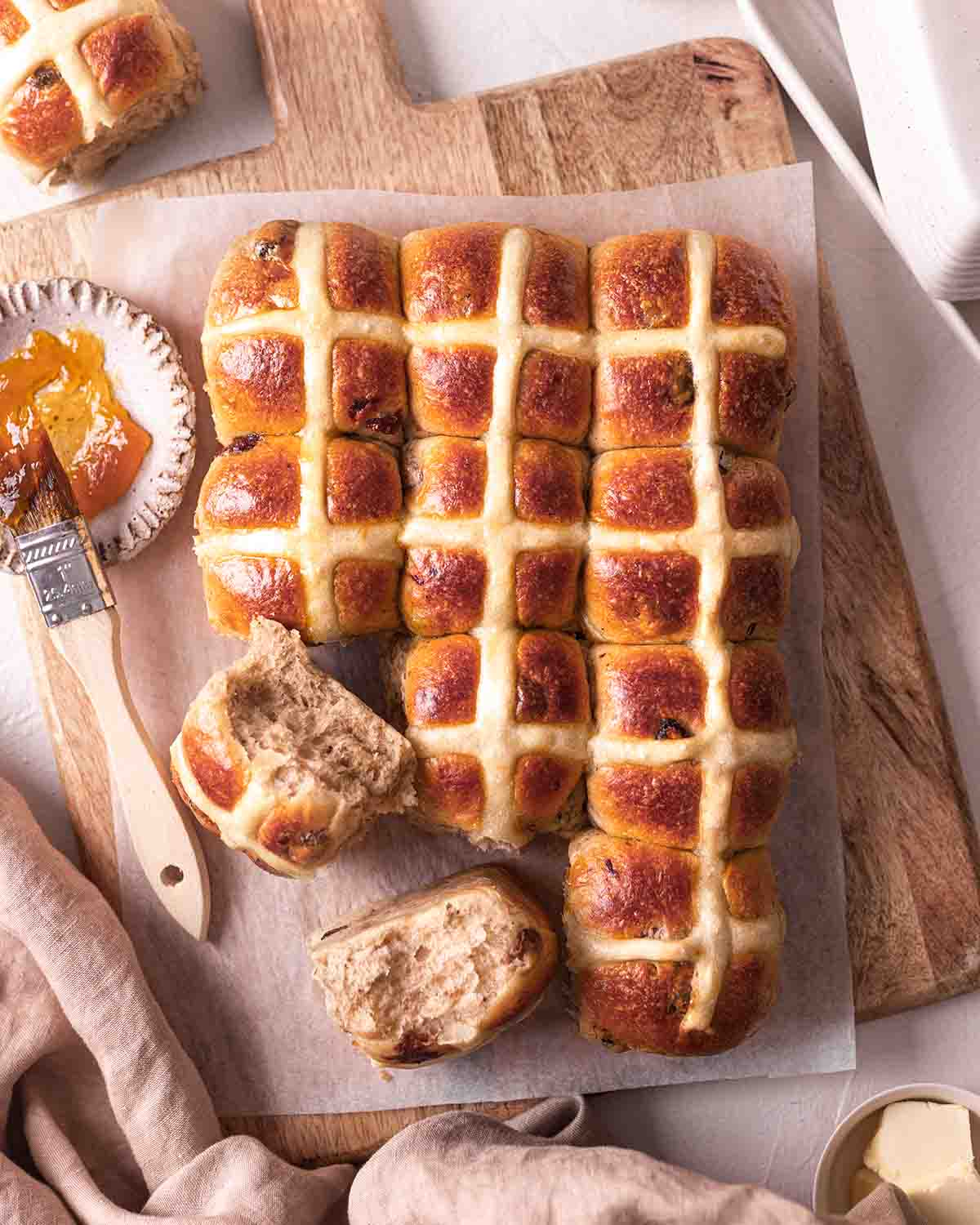 vegan hot cross buns
