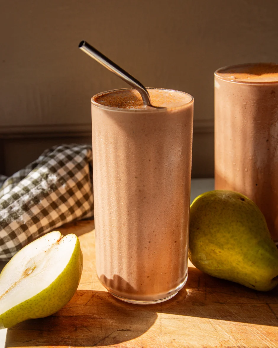 chocolate pear cinnamon smoothie