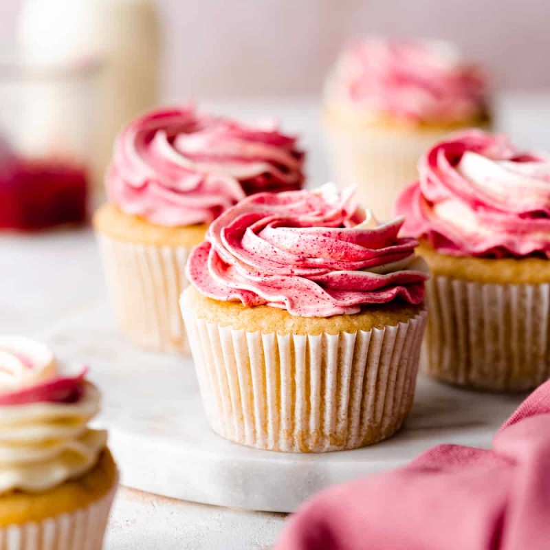 vegan raspberry cupcakes