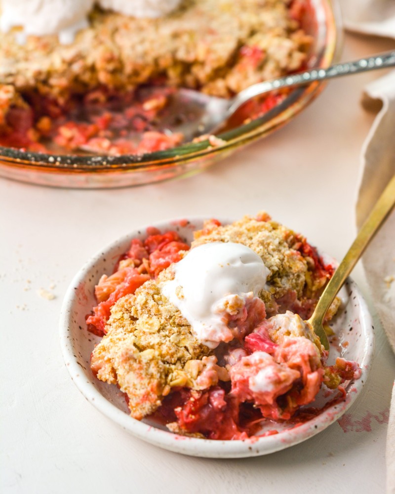 strawberry rhubarb crumble