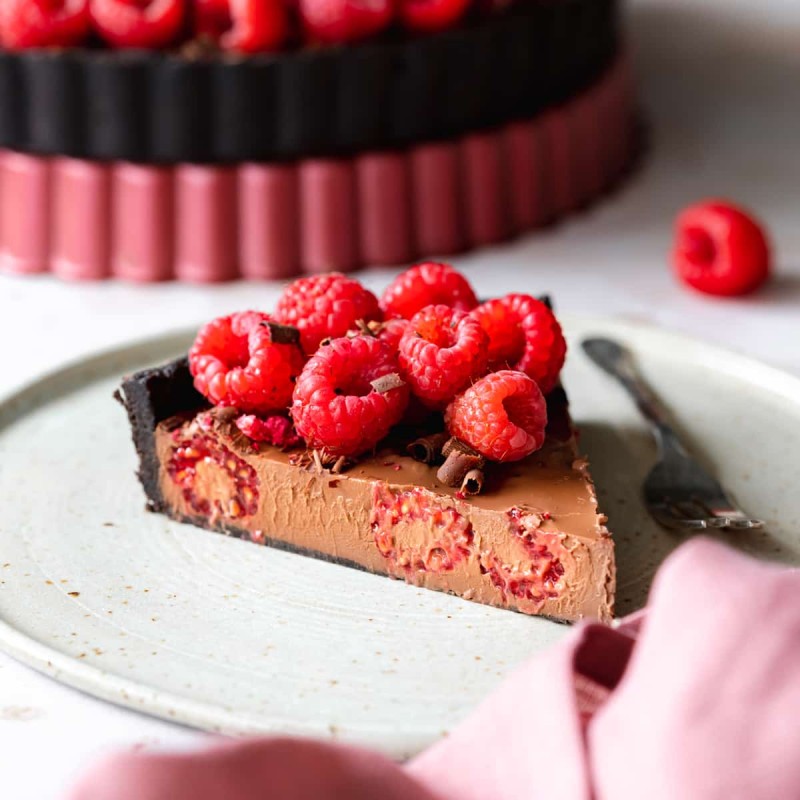 vegan raspberry chocolate tart