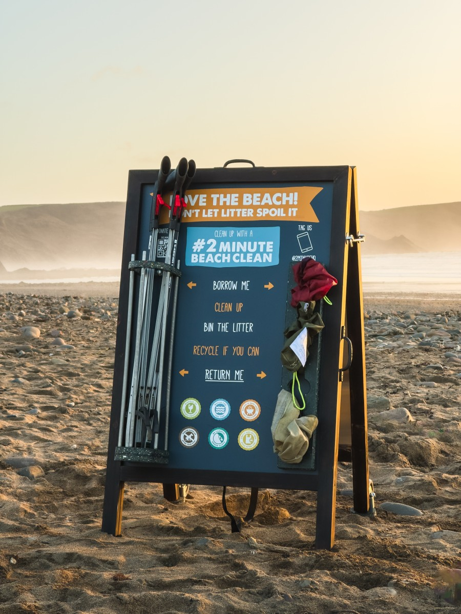 2 minute beach cleanup stations