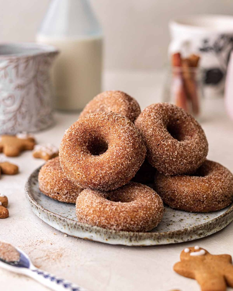 vegan gingerbread donuts