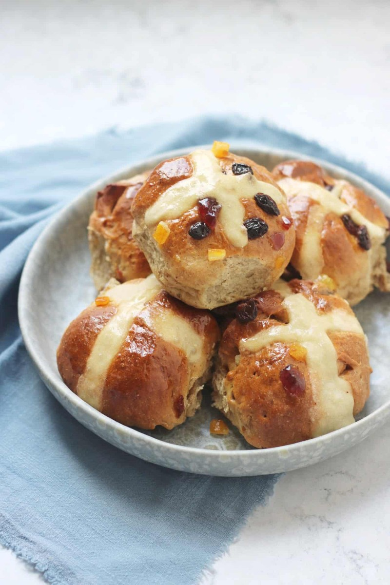 vegan hot cross buns