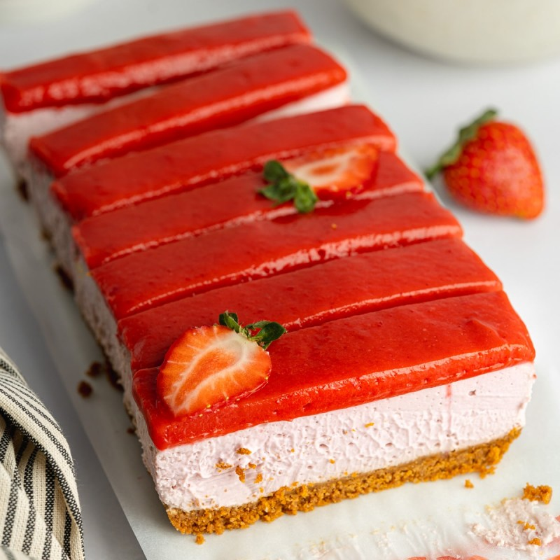 vegan strawberry cheesecake