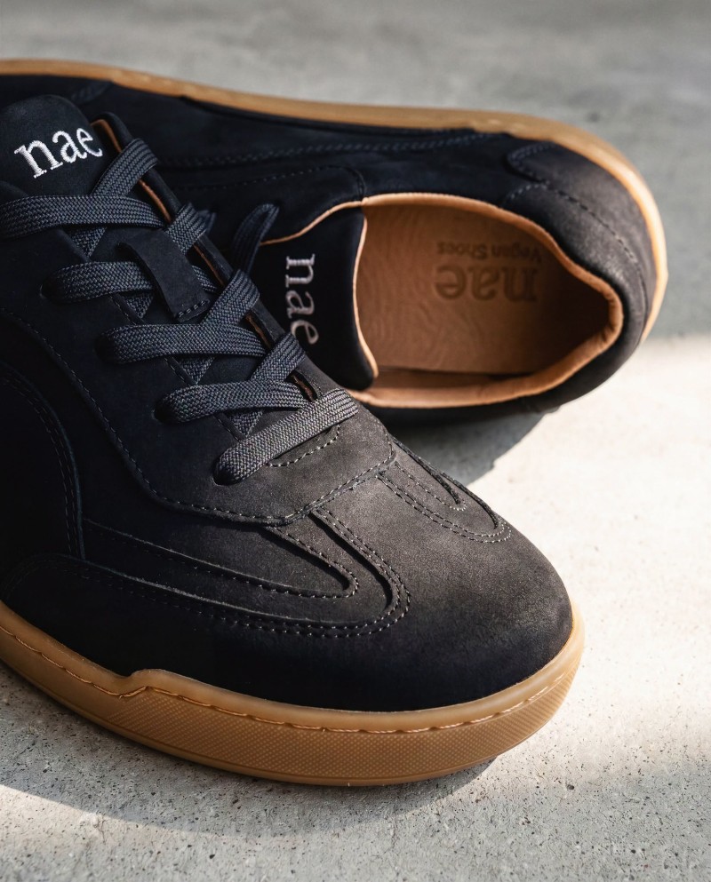 NAE vegan sneakers